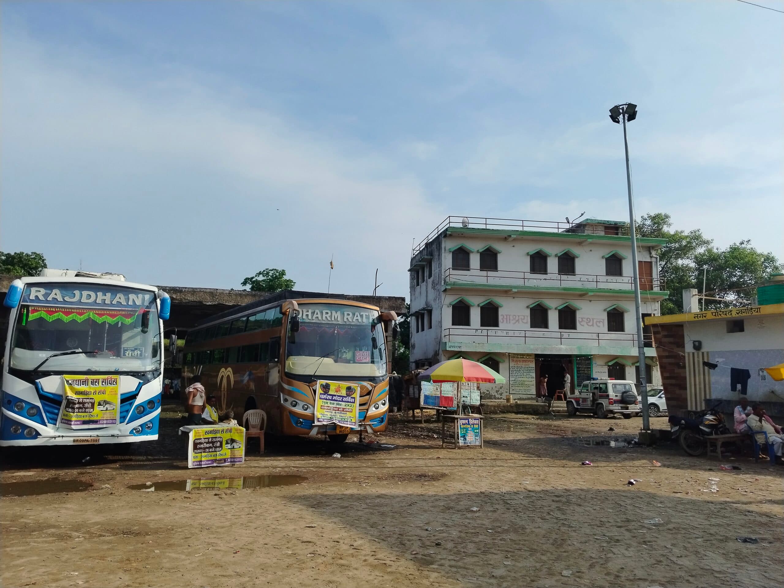 जिले के आधे दर्जन से अधिक जगहों पर लगता अवैध बस स्टैंड