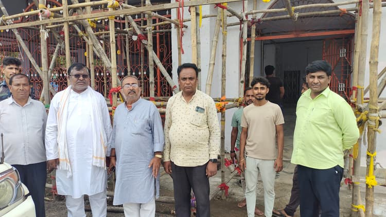 Giridih News :काशीपुर के विधायक ने किया दुर्गा मंडपों का भ्रमण