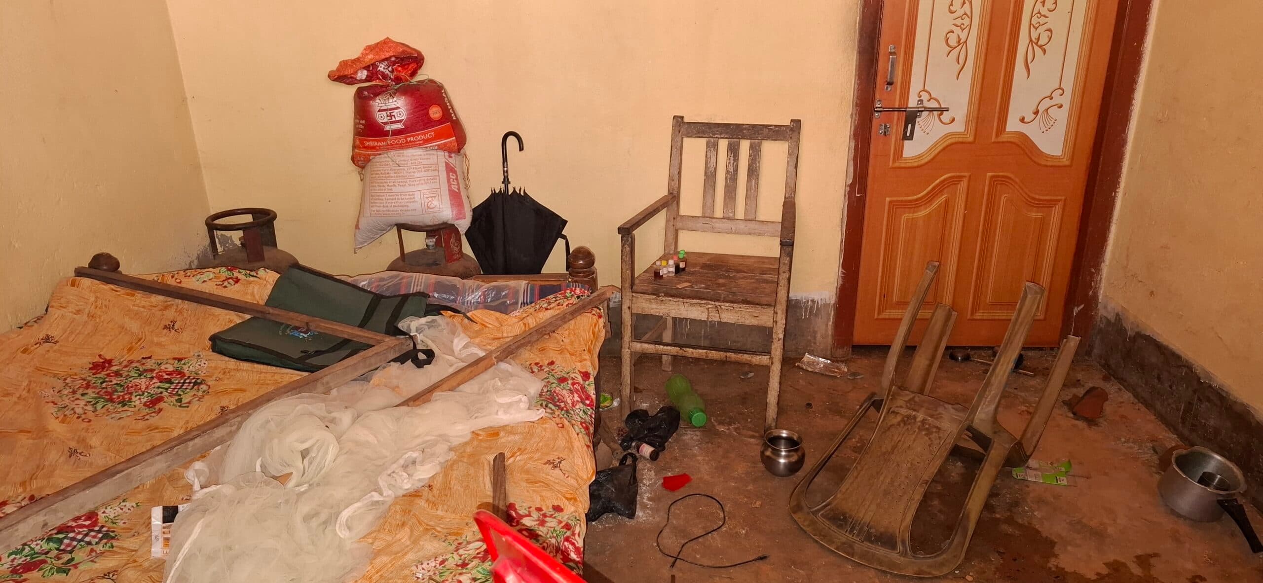 Giridih news: अपराधियों ने मचाया उत्पात, सामान किया क्षतिग्रस्त