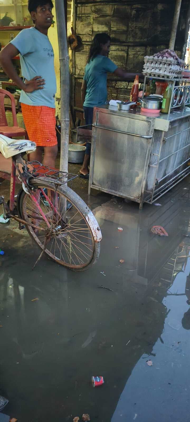 Giridih news: नालियों की नहीं हो रही सफाई, दुर्गंध से लोग परेशान