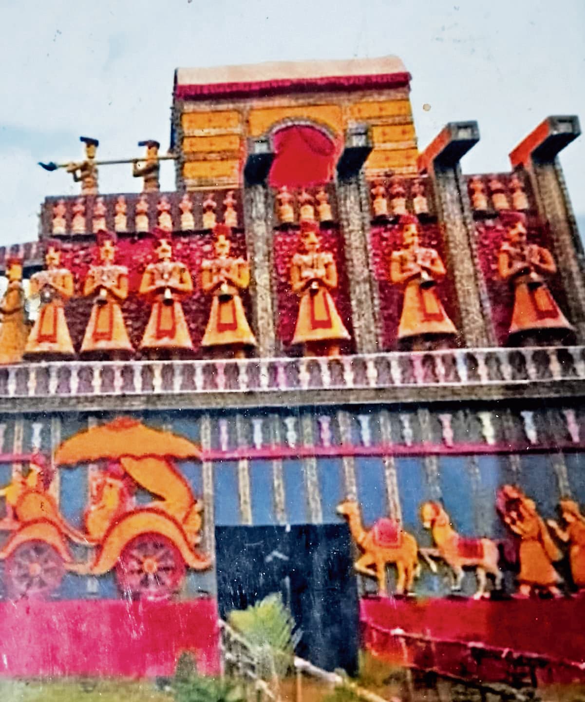 Chaibasa News : विवाह उत्सव की तर्ज पर बने पंडाल में माता विराजेंगी