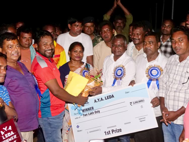East Singhbhum News : एसी ब्लैक टेल्को बना चैंपियन, दो लाख नकद मिले
