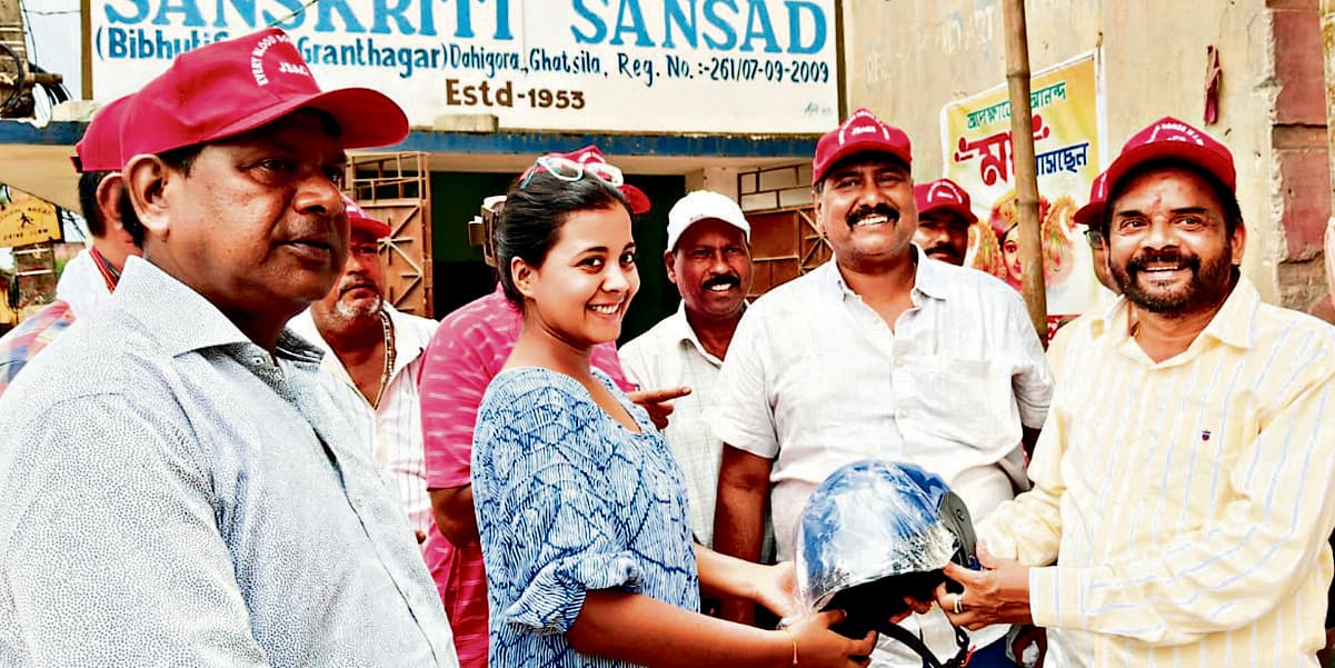 East Singhbhum News : रक्तदान शिविर में महिलाओं की भागीदारी प्रेरणादायक : समीर मोहंती