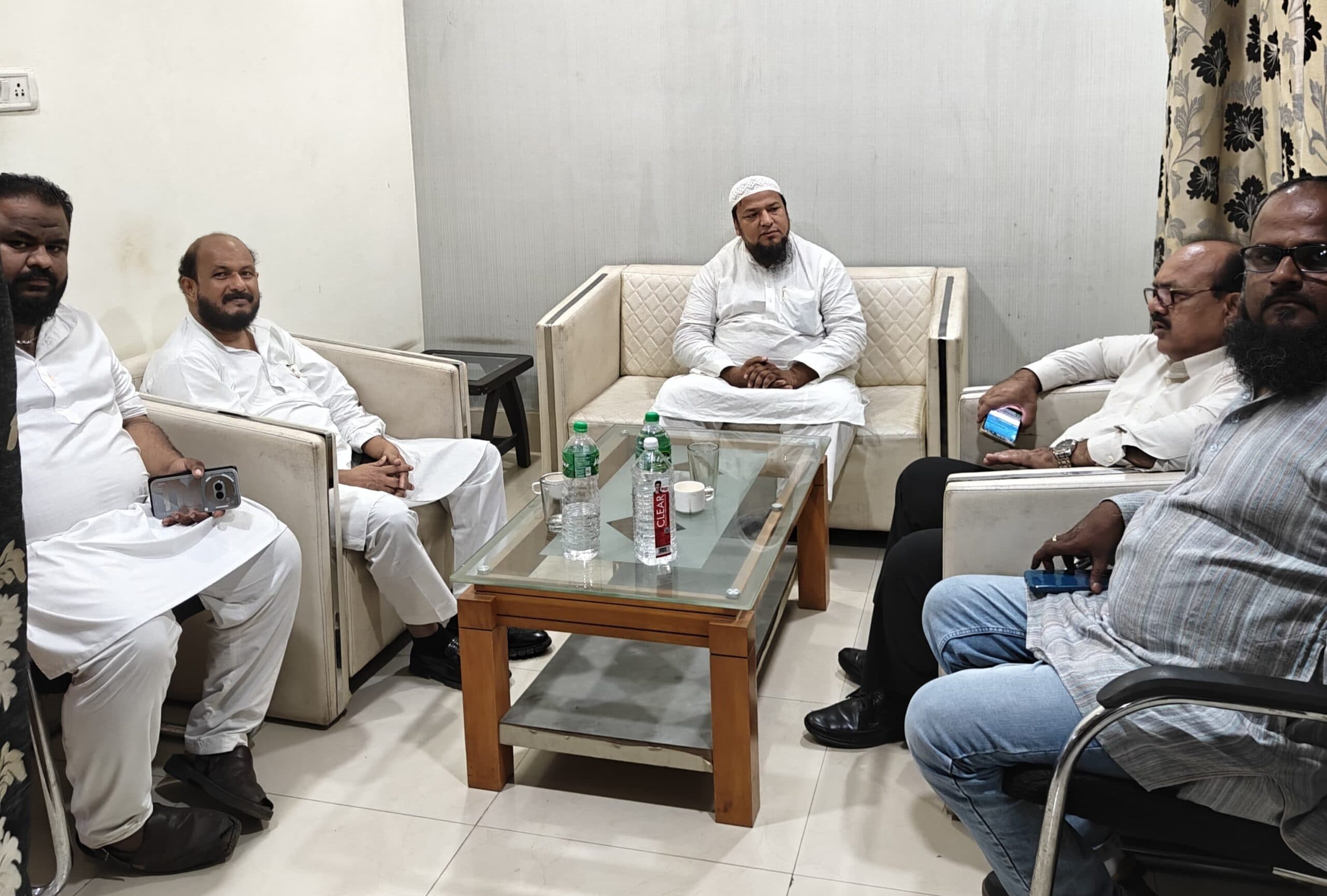 Giridih news: मोमिन कॉन्फ्रेंस के अध्यक्ष से मिले मुफ्ती सईद