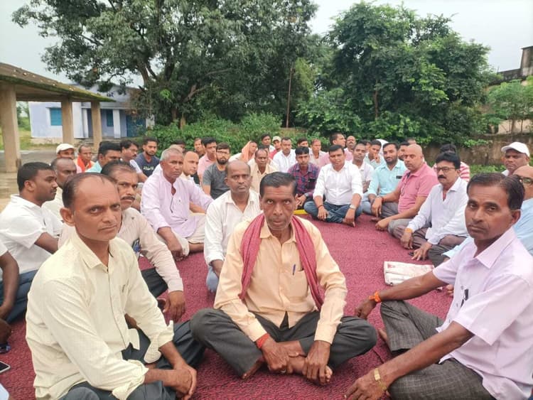 Giridih news: दुर्गापूजा को ले पूजा समिति ने बनायी रणनीति