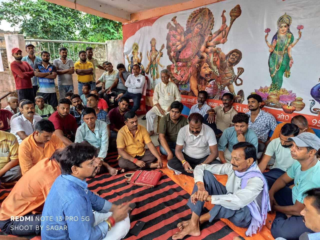 Giridih news: दुर्गा पूजा में शांति सुव्यवस्था को लेकर हुई बैठक