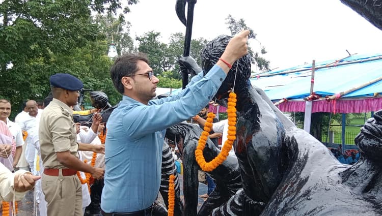 जबतक अपनी सोच विकासात्मक नहीं बनाते, तबतक हम पूर्णरूप आजाद नहीं : डीएम
