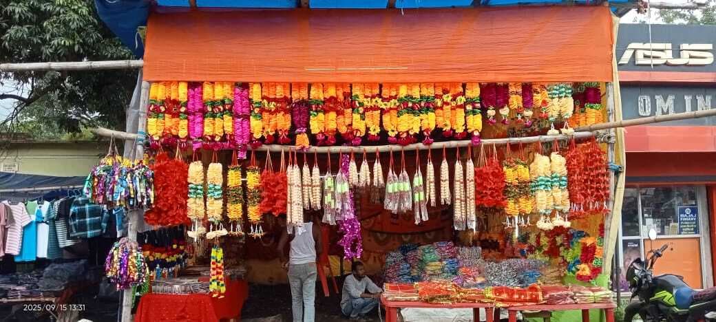 विश्वकर्मा पूजा: बाजारों में तैयारियों की रौनक दिखी