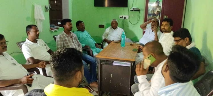 Samastipur News:मुखिया संघ की बैठक में शिकायत पर हुई चर्चा