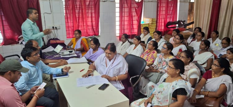 स्वस्थ महिला सशक्त परिवार के लिए एएनएम को प्रशिक्षण