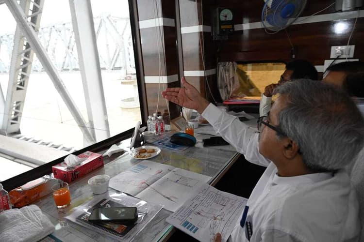 रेलवे बोर्ड के अध्यक्ष ने कटिहार रेलवे स्टेशन का किया औचक निरीक्षण