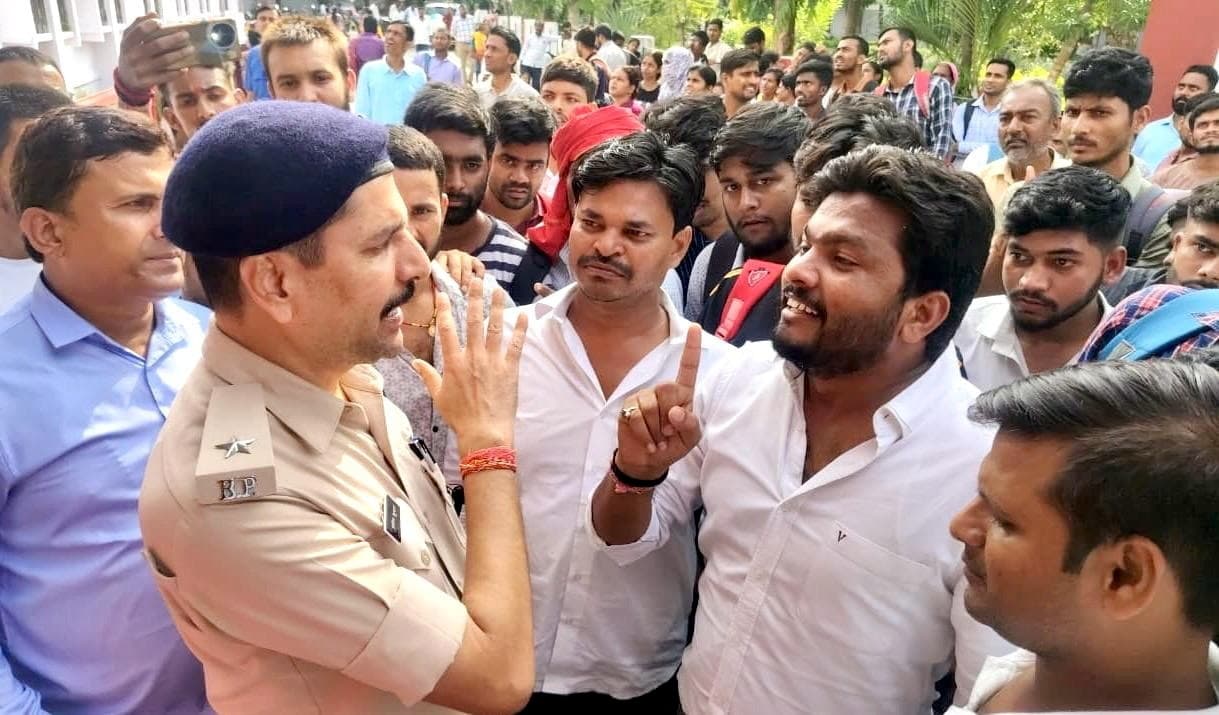 पैट प्रश्न लीक मामले में दोषी अधिकारियों पर भी हो कार्रवाई