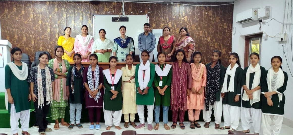 आरबीबीएम में छात्राओं ने सुनाए प्रेरक प्रसंग