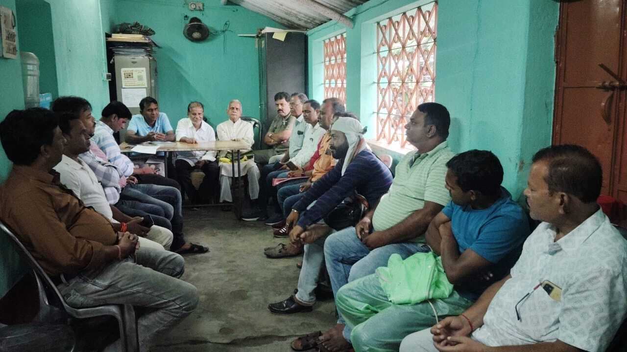 भाजपा नेता ने दुर्गापूजा की तैयारियों को लेकर की चर्चा