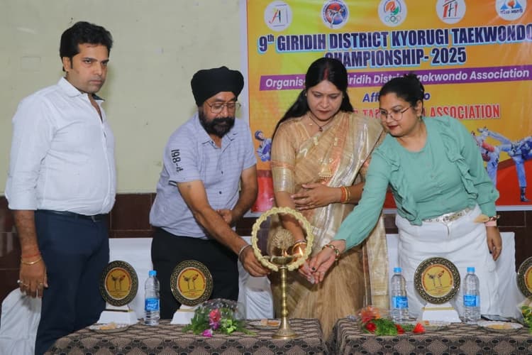 Giridih News :टाइगर क्लब गिरिडीह की टीम ने जीता खिताब