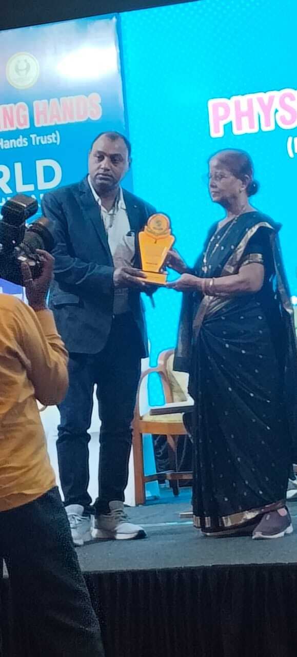 फिजियोथेरेपिस्ट को पटना में किया गया सम्मानित