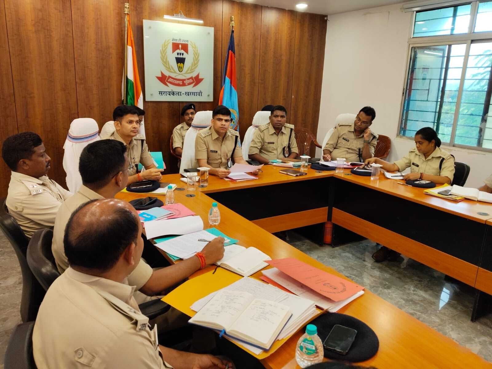 Seraikela Kharsawan News : अफीम खेती पर सख्ती, वैकल्पिक फसलों के लिए जागरूक करें : एसपी