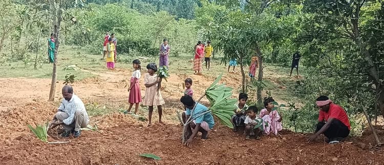 Seraikela Kharsawan News : तोडांगडीह में हुई ग्रामसभा, नौ स्थायी समितियां गठित