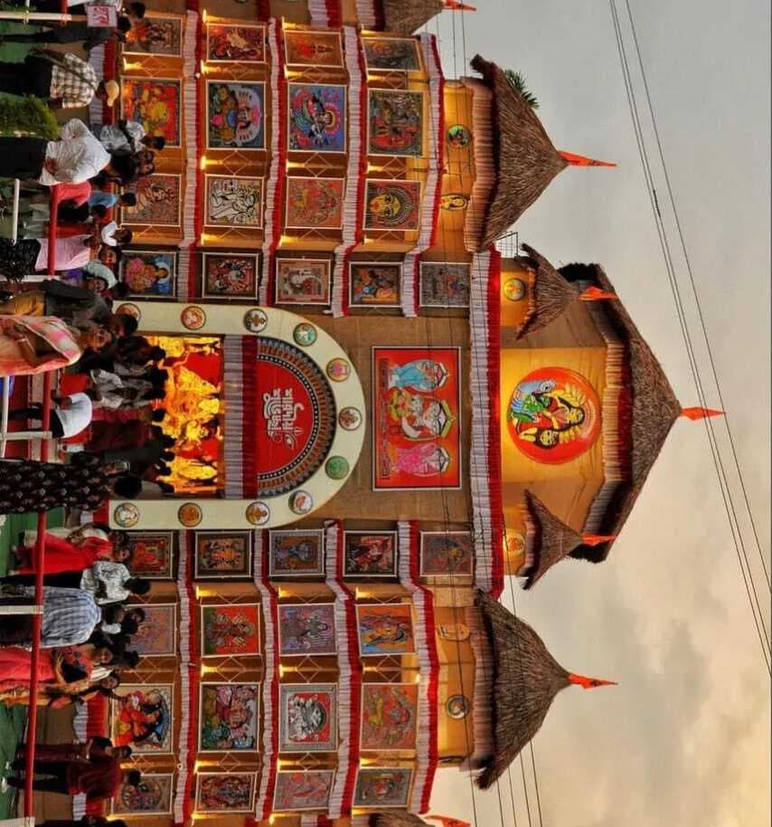 Chaibasa News : ओडिशा के सैंड आर्ट पर बन रही माता की प्रतिमा