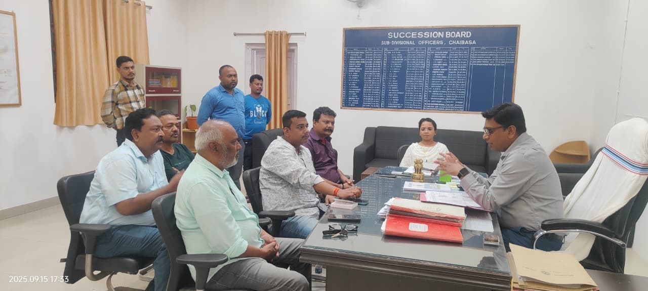 Chaibasa News : 1200 प्लस वोटर वाले बूथ होंगे समायोजित