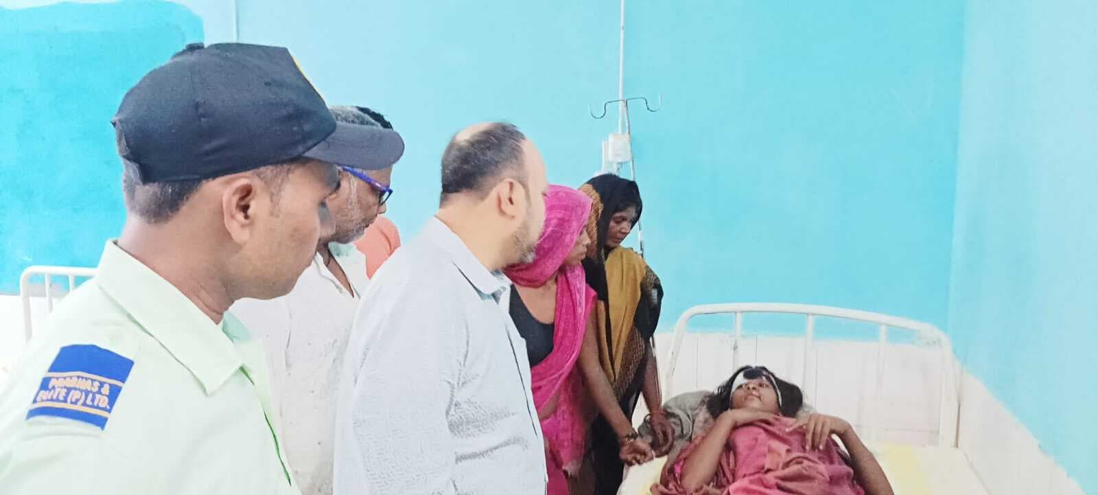 बाइक के धक्के से किशोरी घायल, रेफर