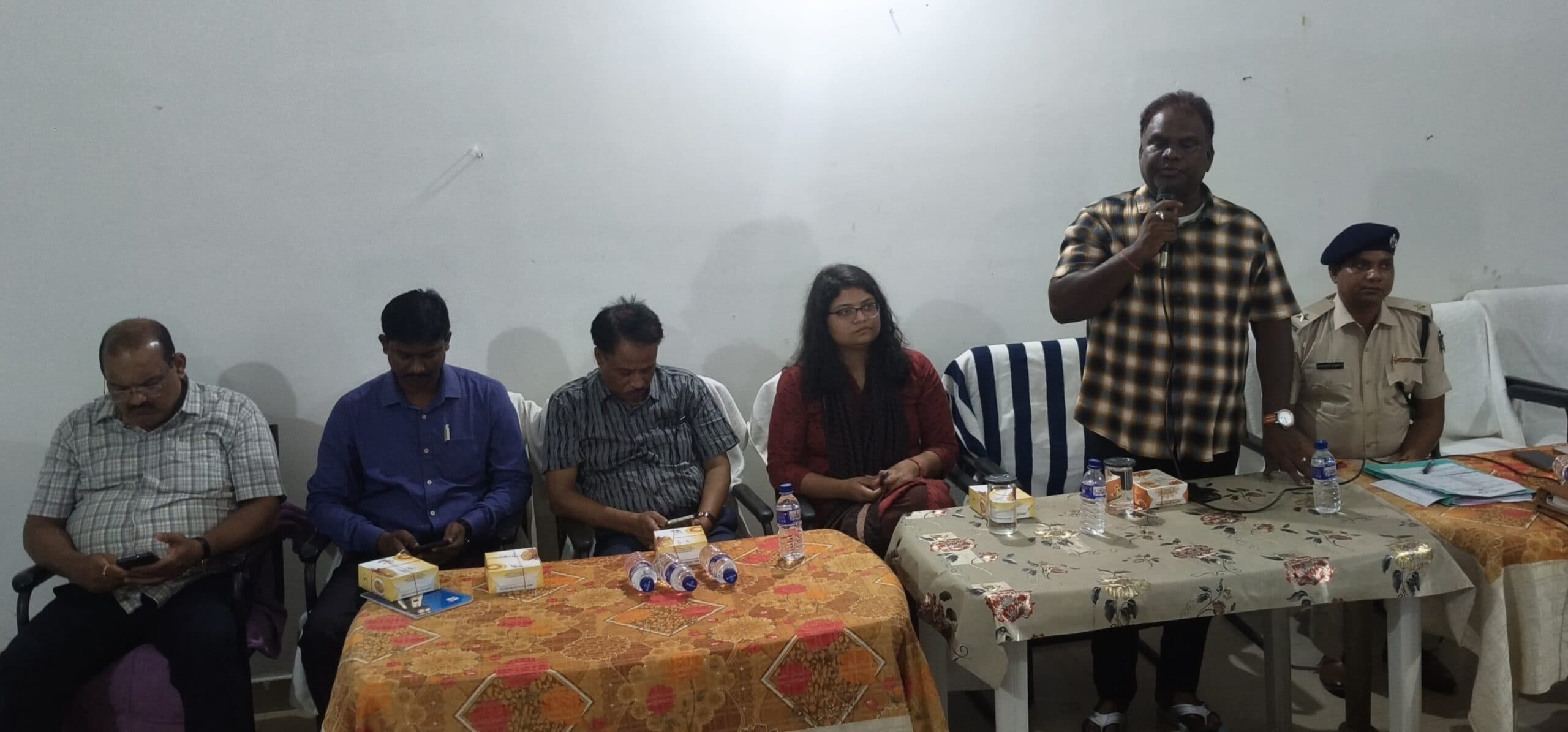 Chaibasa News : पंडालों में सीसीटीवी लगाएं, विसर्जन जुलूस में डीजे पर प्रतिबंध