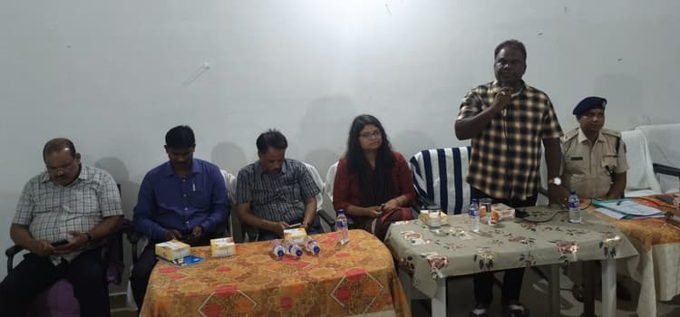 Chaibasa News : पंडालों में सीसीटीवी लगाएं, विसर्जन जुलूस में डीजे पर प्रतिबंध