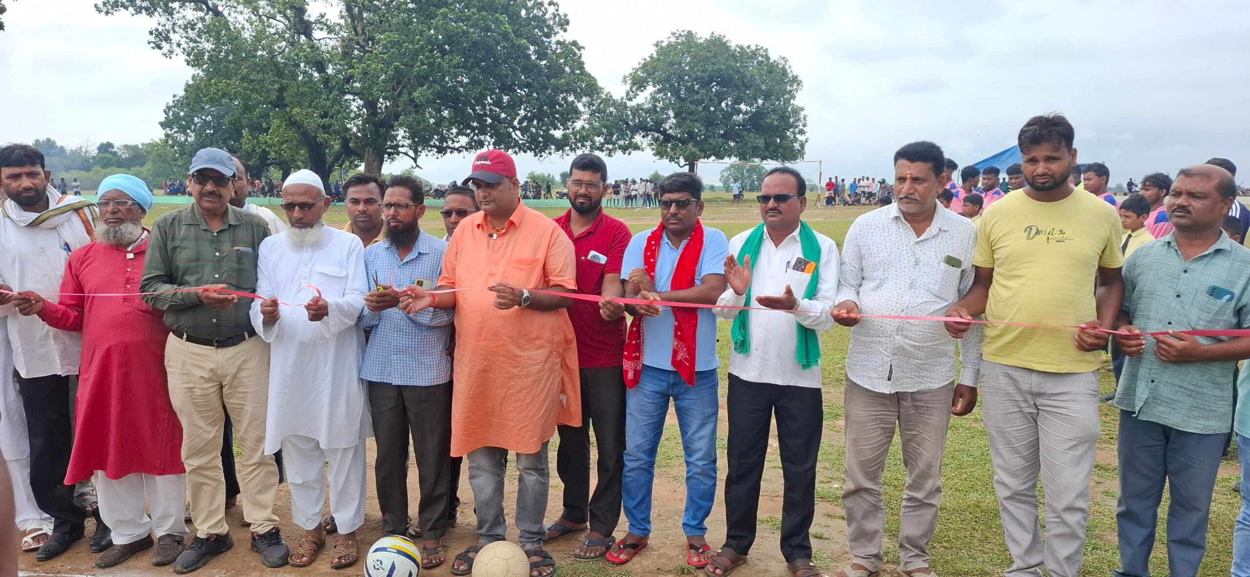 Giridih News :दो दिवसीय फुटबॉल प्रतियोगिता की शुरू