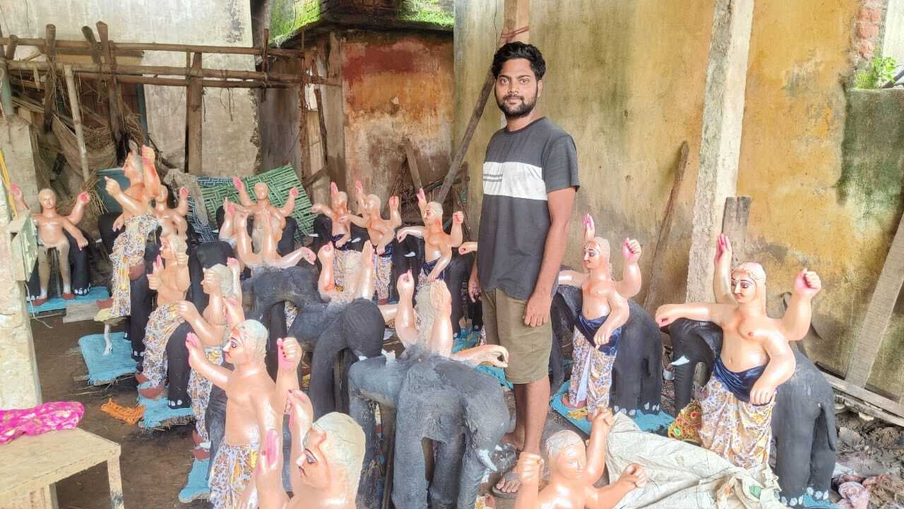 East Singhbhum News : बड़ी कंपनियों की नौकरी छोड़ पुश्तैनी धंधा बचा रहे दो भाई