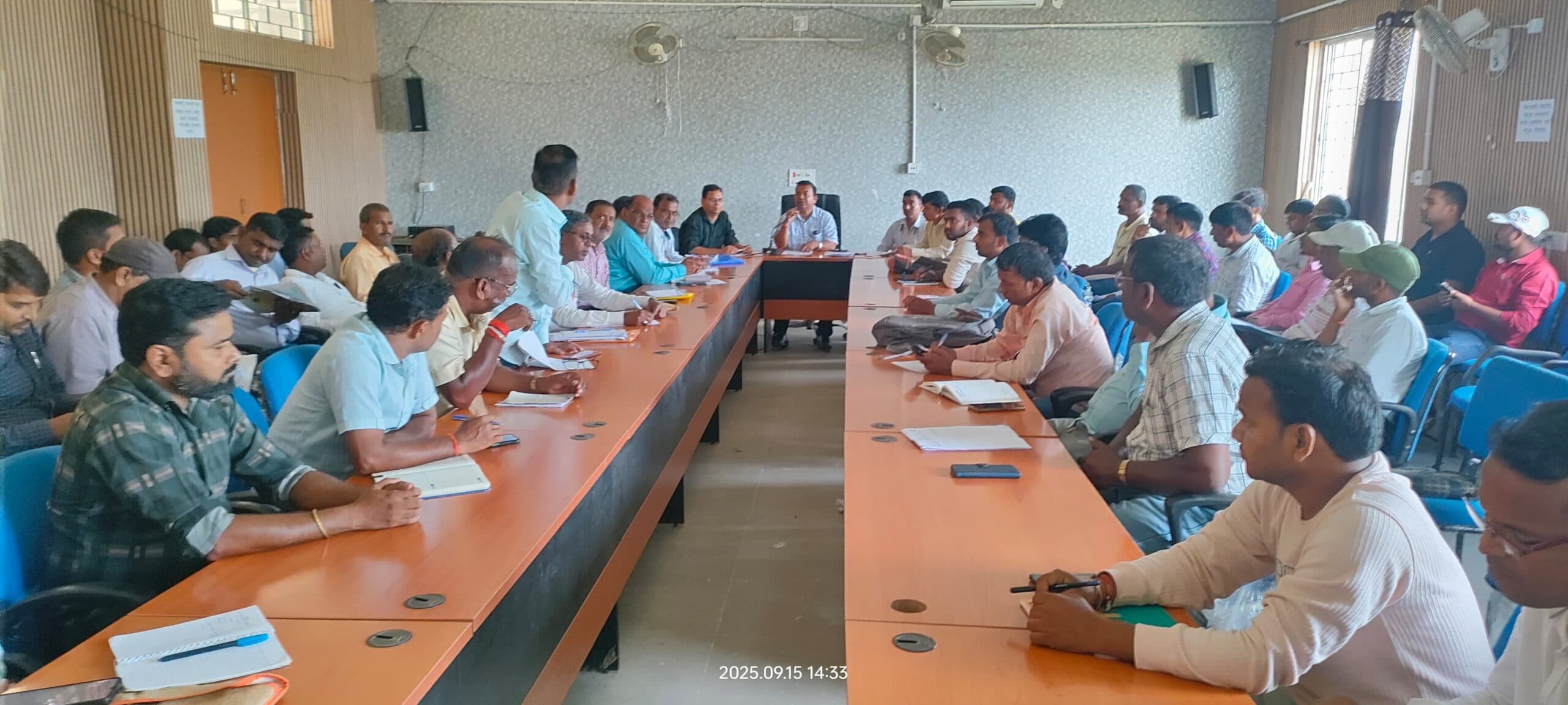 Giridih News :बीडीओ ने योजनाओं की समीक्षा