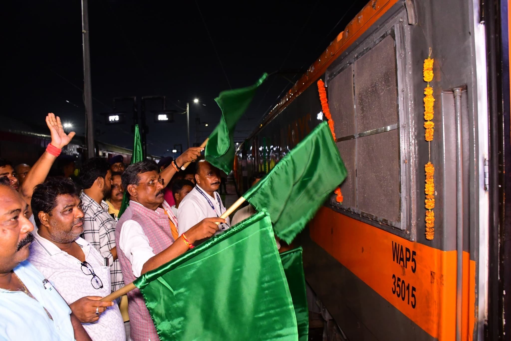 Motihari: अमृतसर के लिए जाने वाली अमृत भारत एक्सप्रेस को दिखायी हरी झंडी