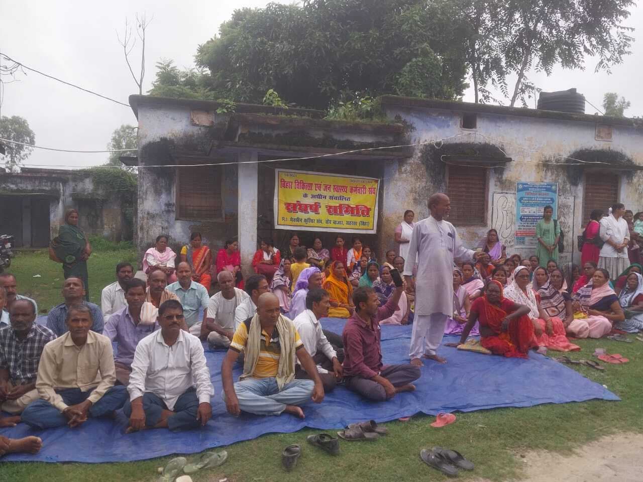 वार्ड में टीकाकरण का स्थान निर्धारित नहीं रहने के कारण हुआ विवाद