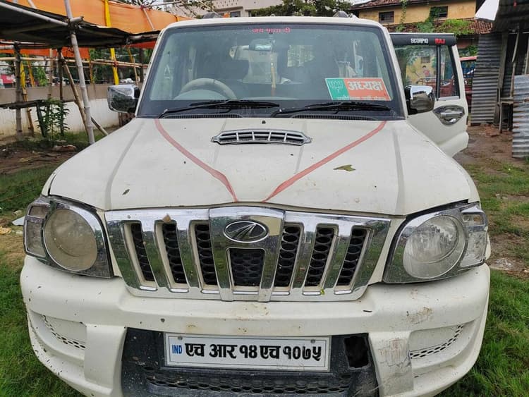 Motihari: भाजपा अध्यक्ष का बोर्ड लगाकर शराब की तस्करी