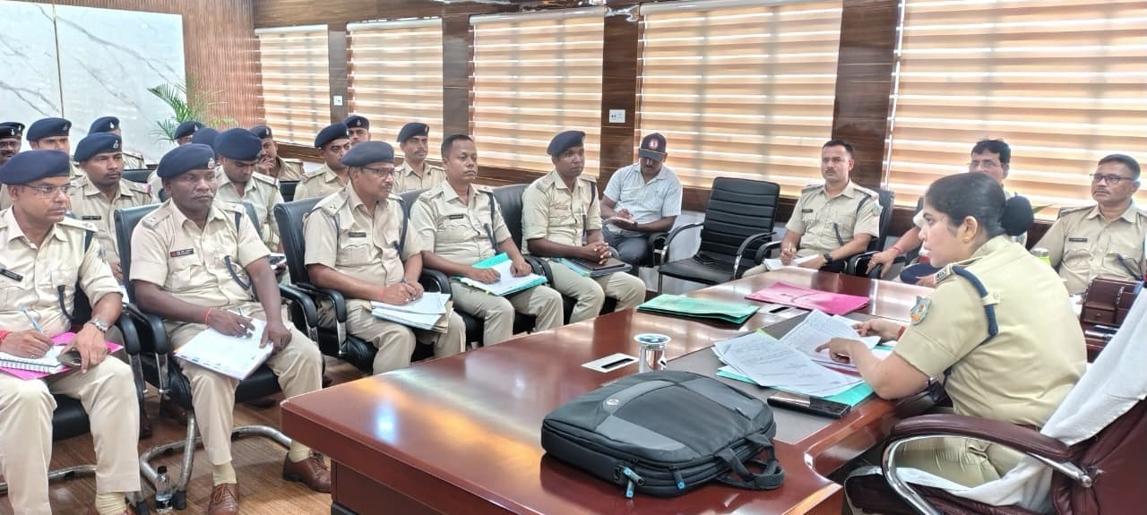 अपराध नियंत्रण के लिए सभी लंबित मामलों का करें निष्पादन : एसपी