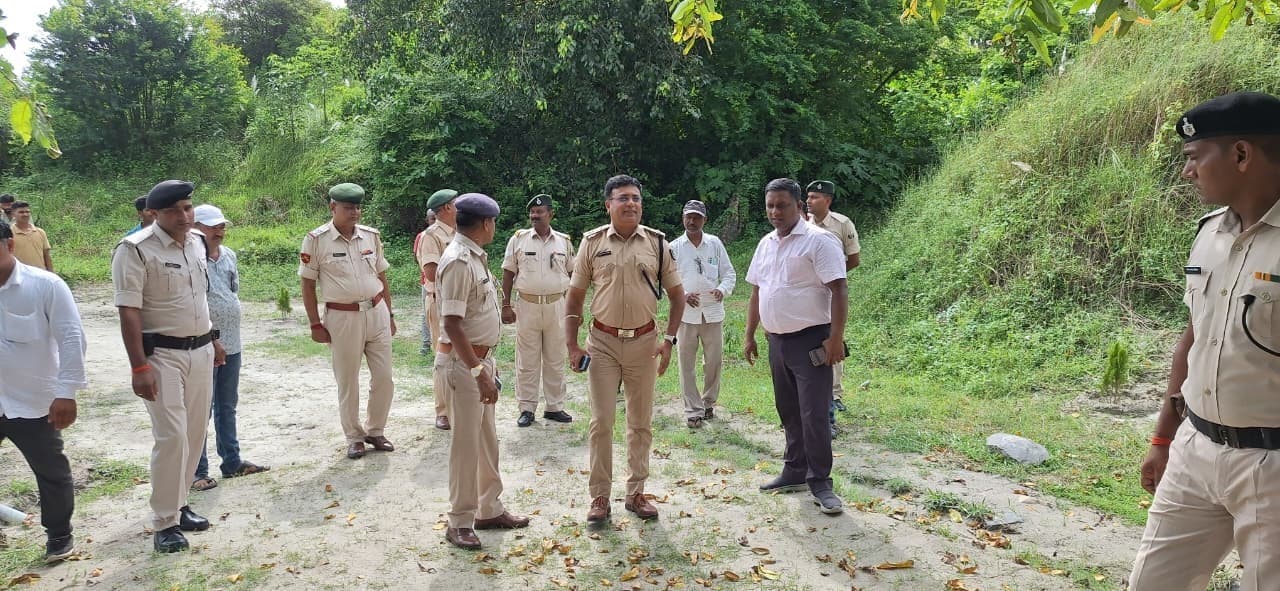 12 वर्षों से जलजमाव की मार झेल रहे ग्रामीण, प्रशासन ने की त्वरित कार्रवाई