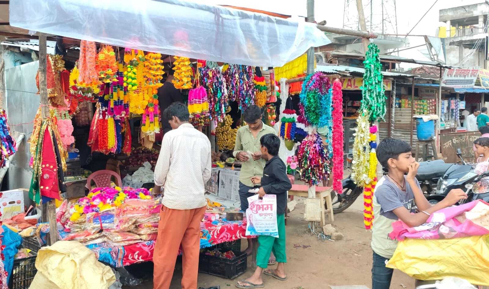 विश्वकर्मा पूजा को लेकर बाजार में रौनक, चहल-पहल बढ़ी