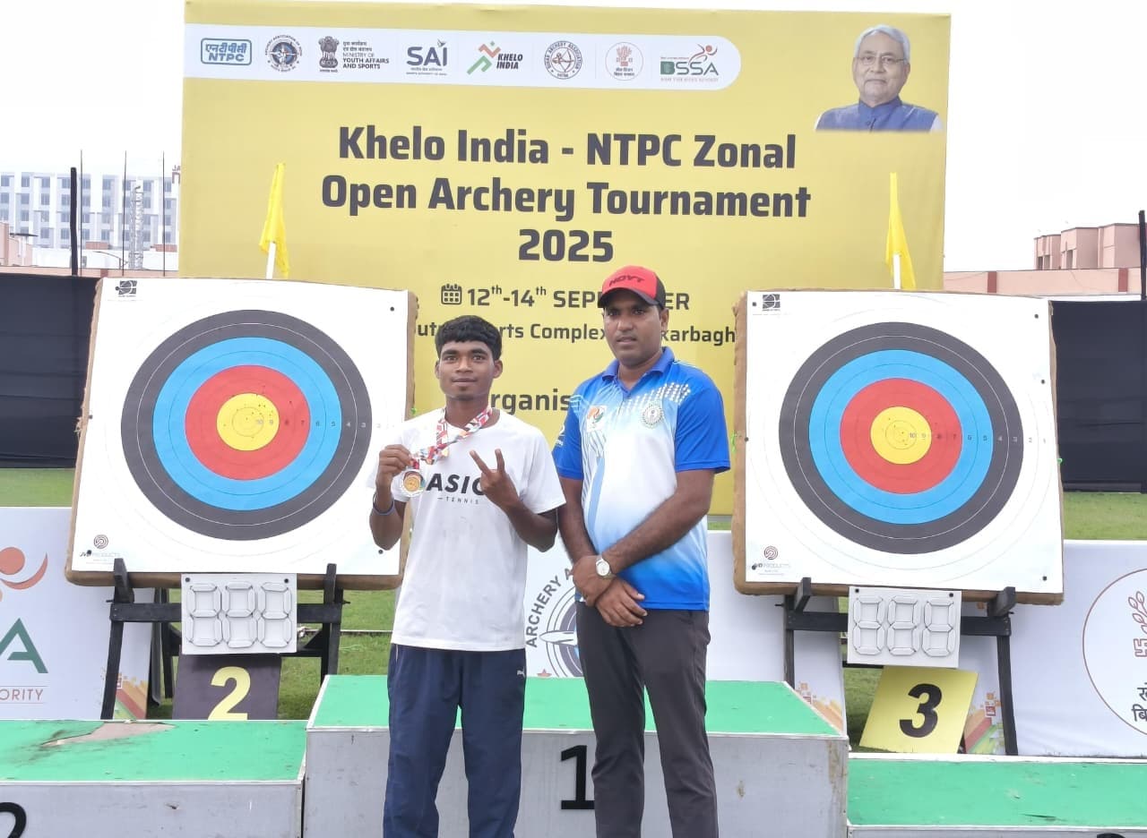 सेंटर ऑफ एक्सीलेंस दुमका के तीरंदाज कृष्णा ने जीता रजत पदक