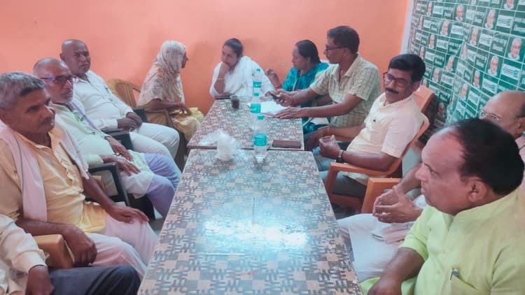 शंभुगंज में एनडीए कार्यकर्ताओं की बैठक में सम्मेलन पर चर्चा