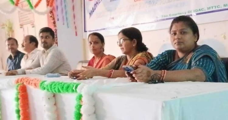 Madhubani News : बीएड कॉलेज मधेपुर में वित्तीय साक्षरता कार्यक्रम में किया गया जागरुक