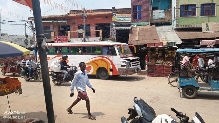 kaimur News : 40 लाख रुपये की लागत से आधुनिक बस स्टैंड पड़ा वीरान