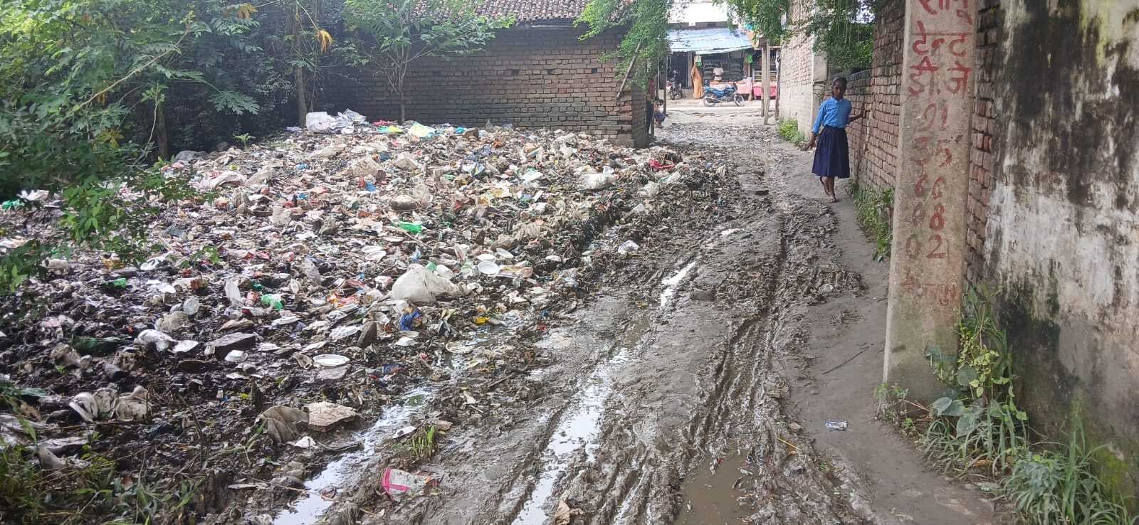 शुंभा में कचरे की डंप से ग्रामीण परेशान