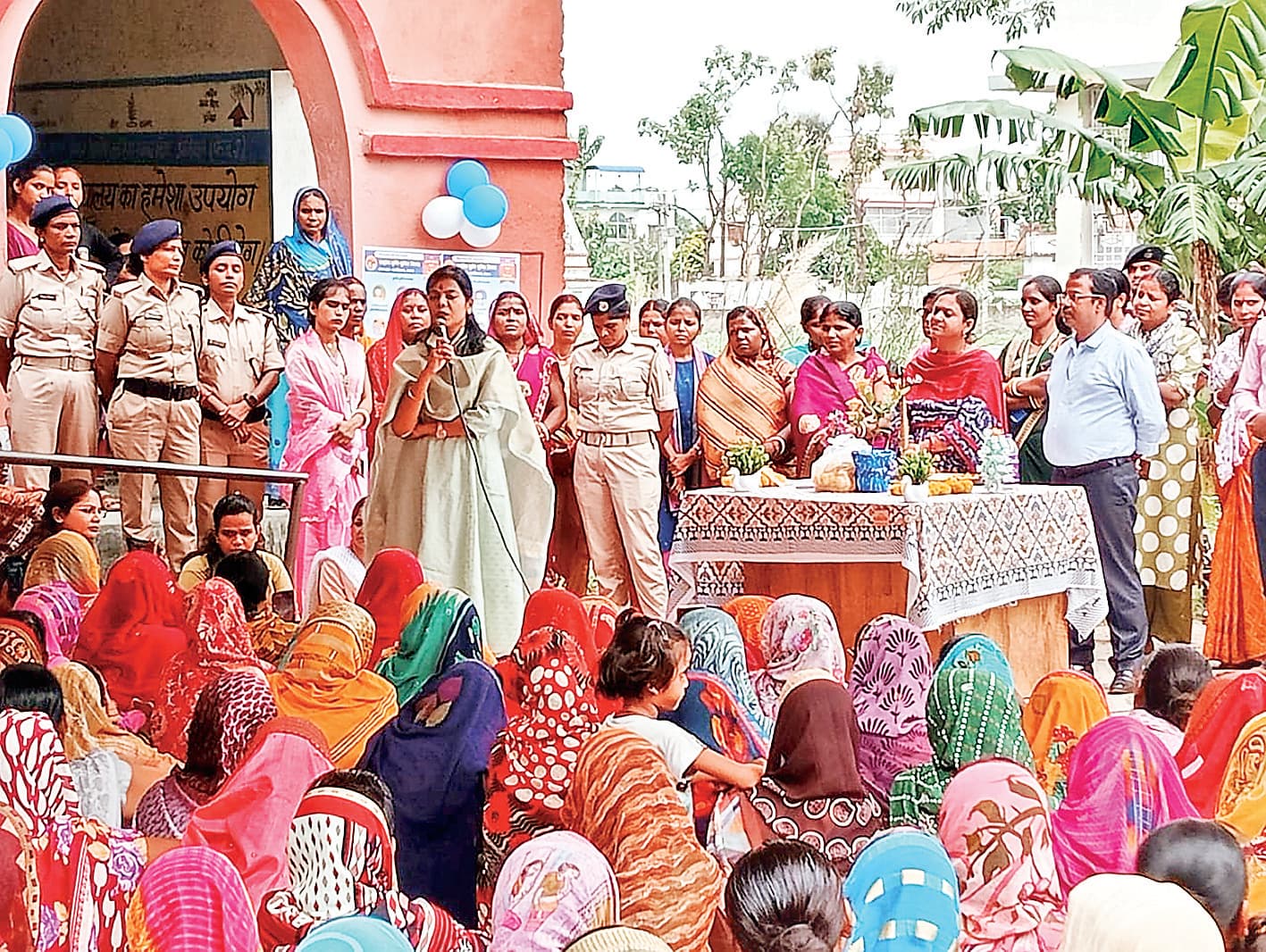 Hajipur News : महिलाओं को आर्थिक रूप से आत्मनिर्भर होना जरूरी : डीएम