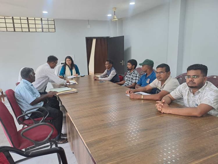 Chaibasa News : 1200 प्लस वोटर वाले बूथ होंगे समायोजित : एसडीओ