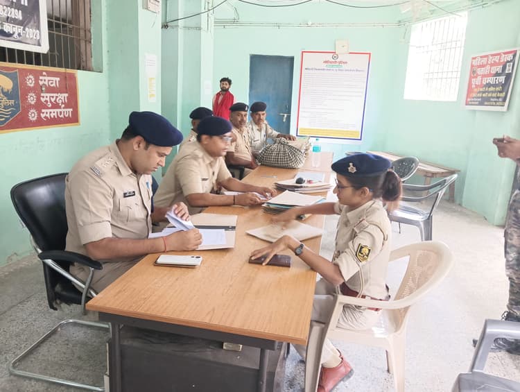 Motihari: डीएसपी ने थाना का किया निरीक्षण, दिये आवश्यक निर्देश