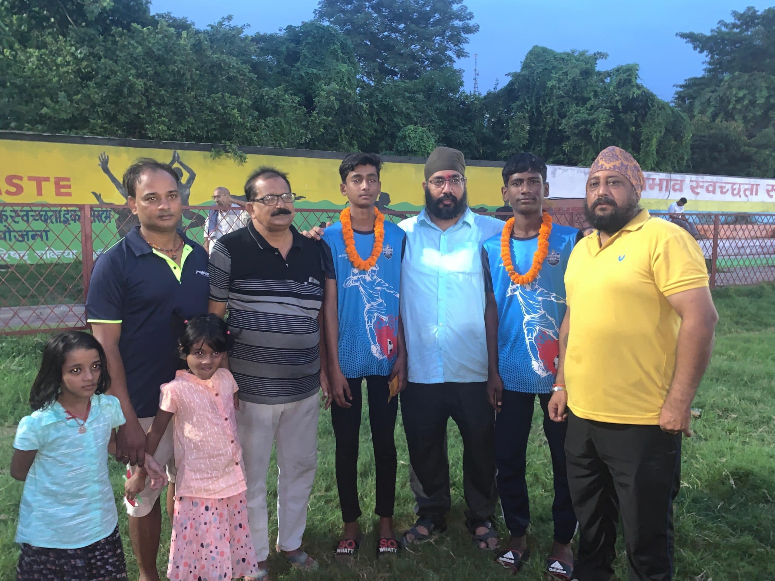 Motihari: सुब्रतो कप उपविजेता टीम का हिस्सा बने राज व शिवम