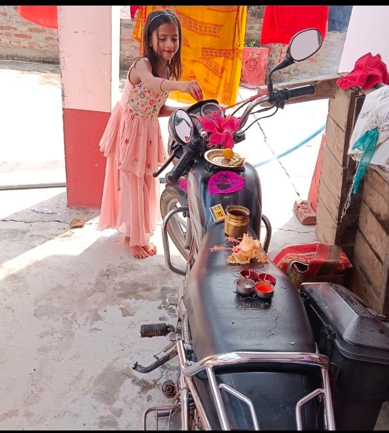 अकबरपुर में धूमधाम से की गयी भगवान विश्वकर्मा की पूजा