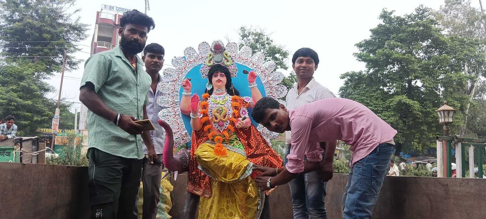 आस्था के साथ पूजे गये देव शिल्पी भगवान विश्वकर्मा