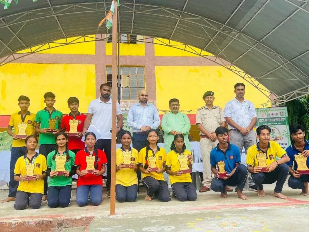 दौड़ प्रतियोगिता में सफल बच्चों को किया गया सम्मानित