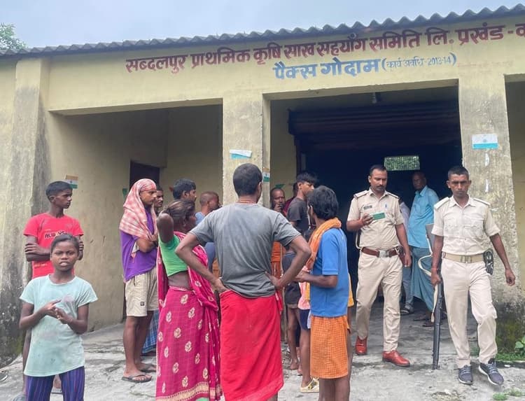 सब्दलपुर पैक्स गौदाम का ताला तोड़ 50 हजार के सामान की चोरी