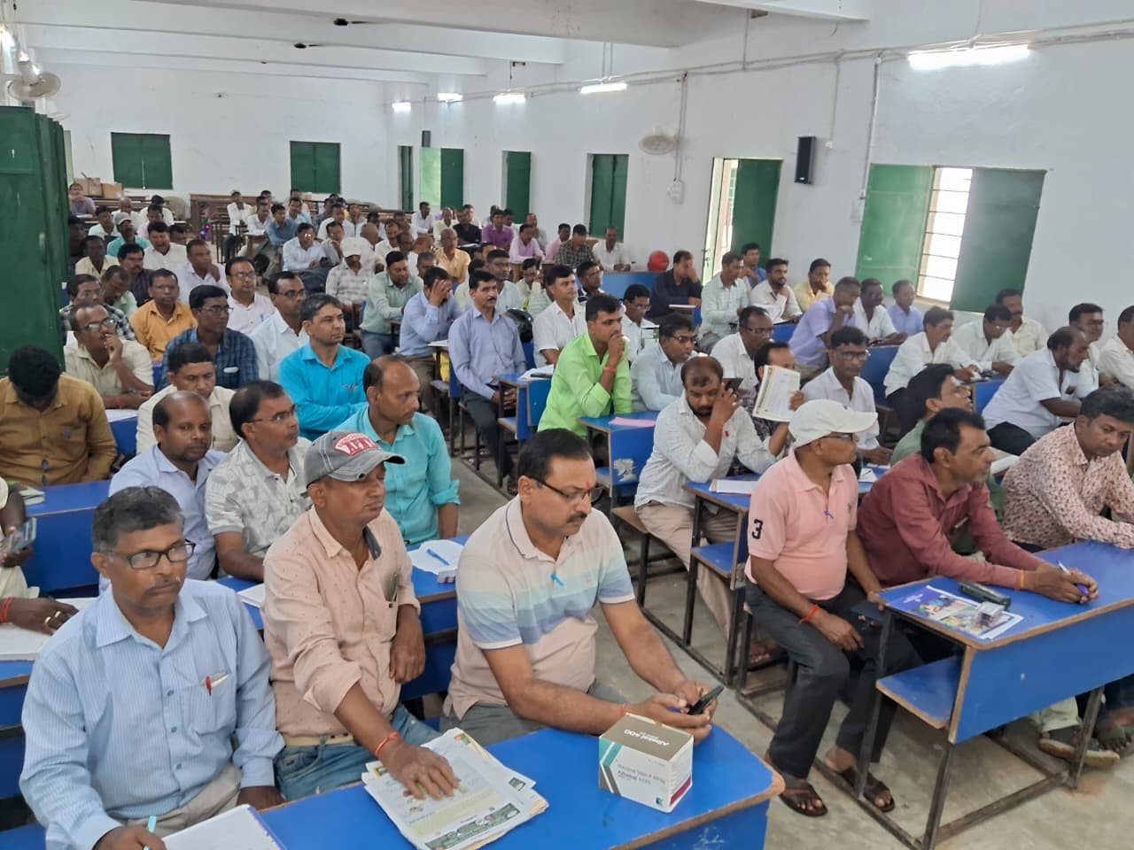 Dhanbad News : गुरु गोष्ठी में असाक्षरों की सूची बनाने का फैसला